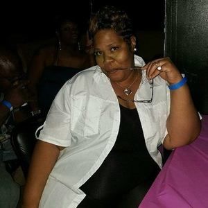 Meet your Posher, Mona